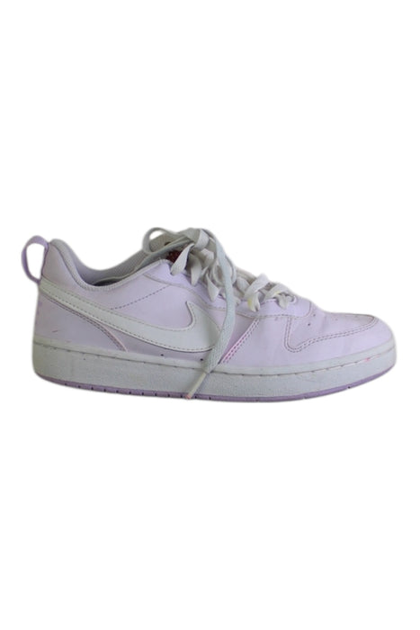 A White Sneakers from Nike in size 11Y for girl. (Front View)