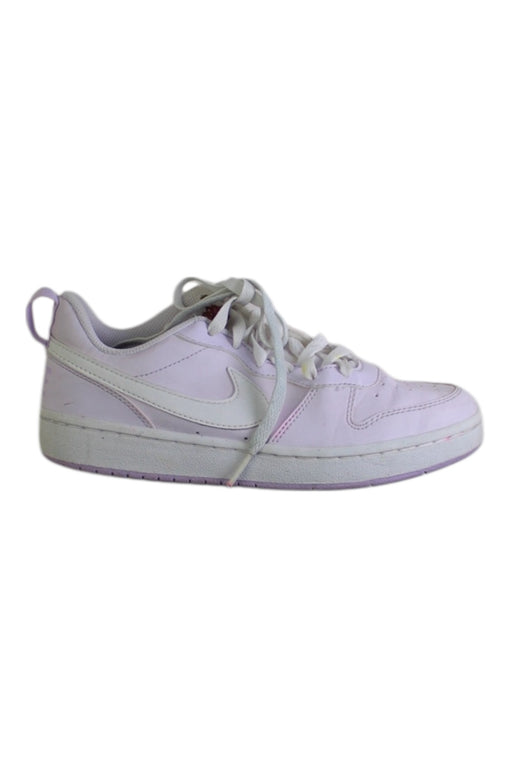 A White Sneakers from Nike in size 11Y for girl. (Front View)