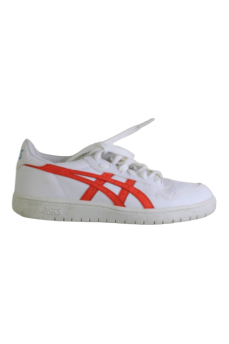 A White Sneakers from ASICS in size 12Y for neutral. (Front View)