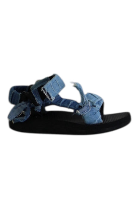 A Black Sandals from Arizona Love in size 6T for girl. (Front View)