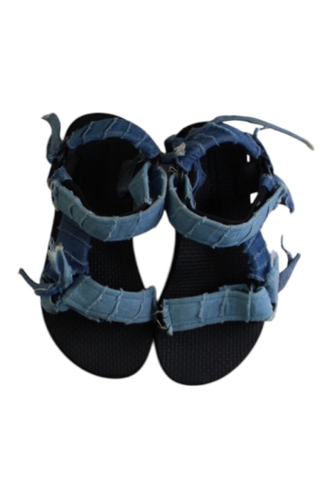 A Black Sandals from Arizona Love in size 6T for girl. (Back View)