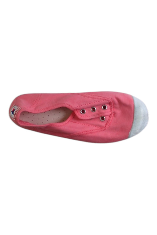 A Pink Slip Ons from Cienta in size 7Y for girl. (Front View)