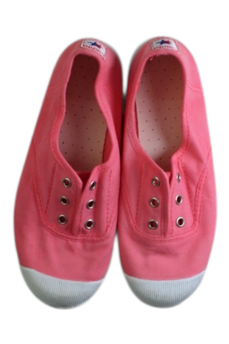 A Pink Slip Ons from Cienta in size 7Y for girl. (Back View)