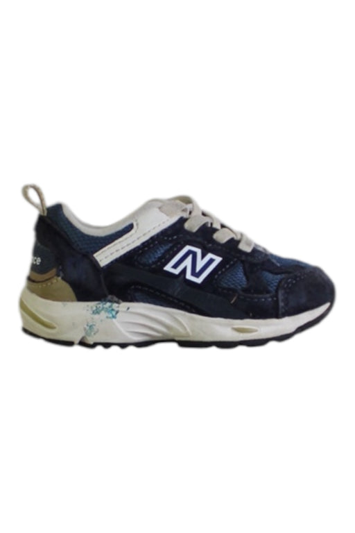 A Navy Sneakers from New Balance in size 18-24M for boy. (Front View)