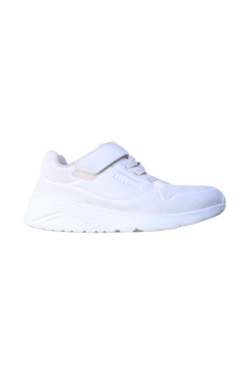 A White Sneakers from Skechers in size 10Y for neutral. (Front View)