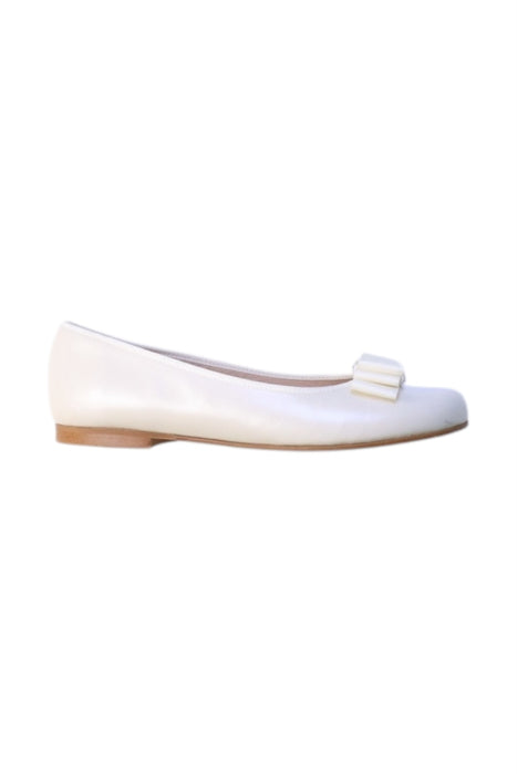 A White Flats from Childrens Classics in size 10Y for girl. (Front View)