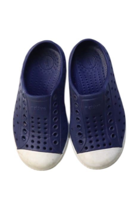 A Navy Aqua Shoes from Native Shoes in size 3T for girl. (Back View)