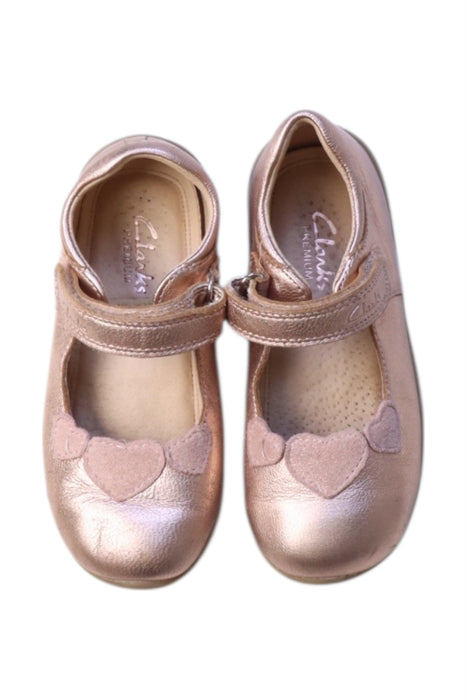 A Metallic Flats from Clarks in size 4T for girl. (Back View)