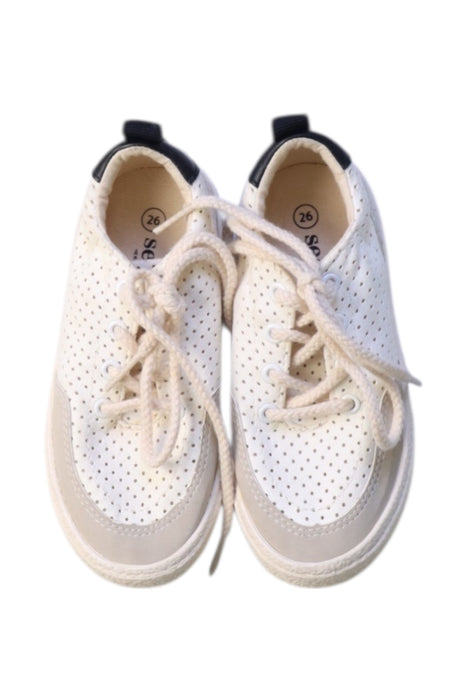 A White Sneakers from Seed in size 4T for girl. (Back View)