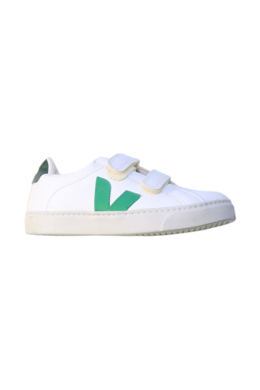 A White Sneakers from Veja in size 6T for neutral. (Front View)