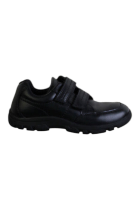A Black Dress Shoes from Hush Puppies in size 6T for boy. (Front View)