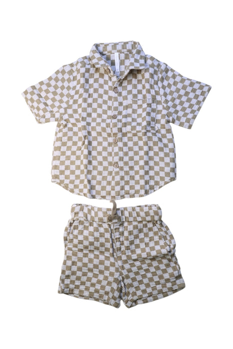 A Beige Shorts Sets from Rylee + Cru in size 2T for boy. (Front View)