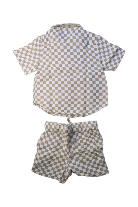 A Beige Shorts Sets from Rylee + Cru in size 2T for boy. (Back View)