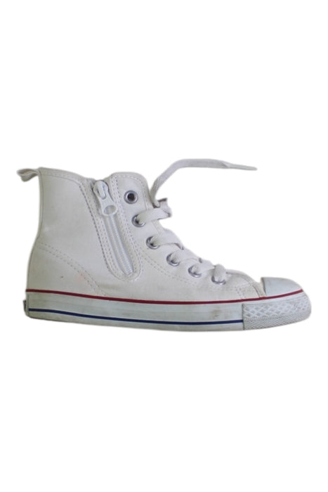 A White Sneakers from Converse in size 6T for neutral. (Front View)