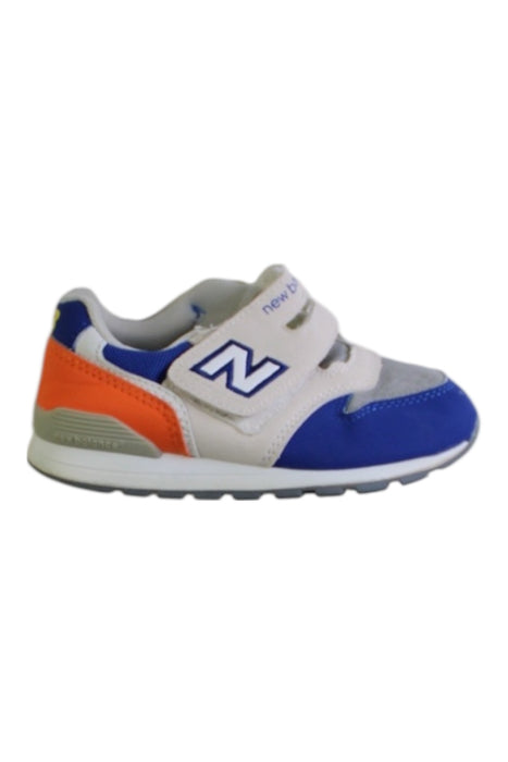 A Multicolour Sneakers from New Balance in size 4T for boy. (Front View)