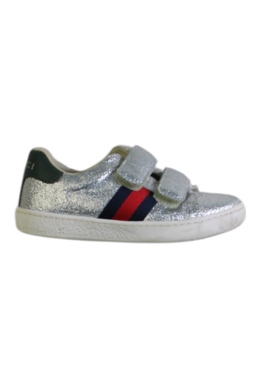 A Silver Sneakers from Gucci in size 4T for girl. (Front View)