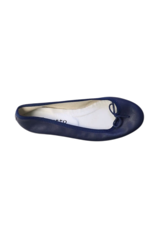 A Navy Flats from Repetto in size 12Y for girl. (Front View)