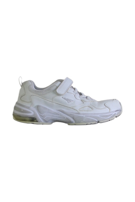 A White Sneakers from Dr. Kong in size 11Y for boy. (Front View)