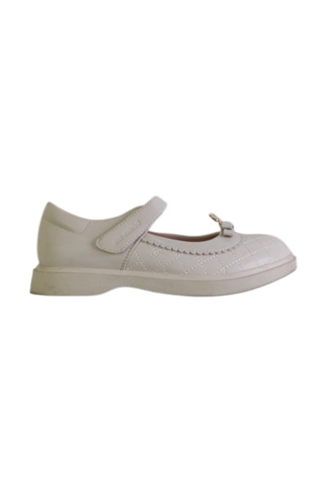 A White Dress Shoes from Dr. Kong in size 6T for girl. (Front View)
