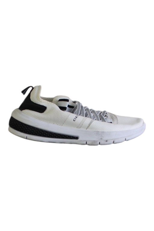 A White Sneakers from Geox in size 10Y for boy. (Front View)