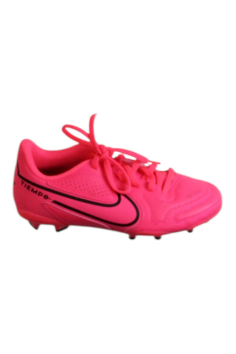 A Pink Cleats/Soccer Shoes from Nike in size 10Y for neutral. (Front View)