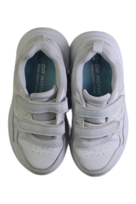 A White Sneakers from Dr. Kong in size 5T for neutral. (Back View)