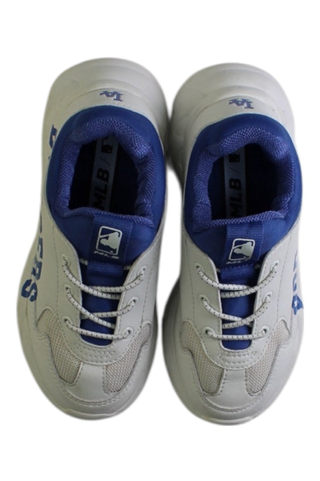 A White Sneakers from MLB in size 6T for neutral. (Back View)