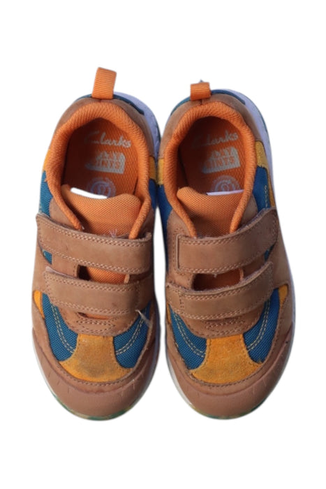 A Multicolour Sneakers from Clarks in size 7Y for neutral. (Back View)