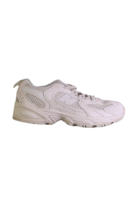A White Sneakers from New Balance in size 5T for girl. (Front View)