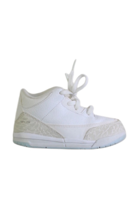 A White Sneakers from Air Jordan in size 3T for boy. (Front View)
