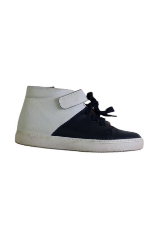 A White Sneakers from Jacadi in size 7Y for boy. (Front View)