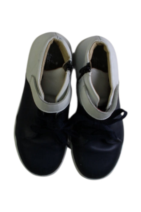 A White Sneakers from Jacadi in size 7Y for boy. (Back View)