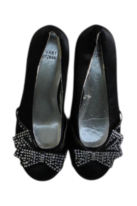 A Black Dress Shoes from Stuart Weitzman in size 7Y for girl. (Back View)