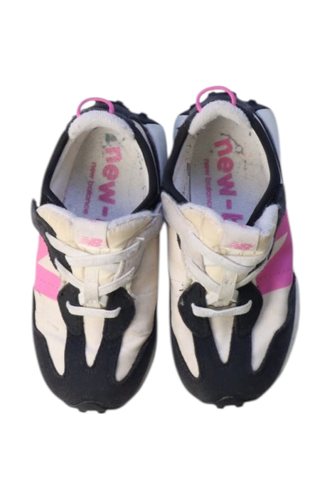 A Multicolour Sneakers from New Balance in size 4T for girl. (Back View)