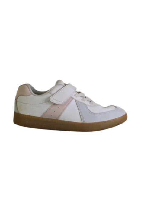 A White Sneakers from Dr. Kong in size 6T for girl. (Front View)