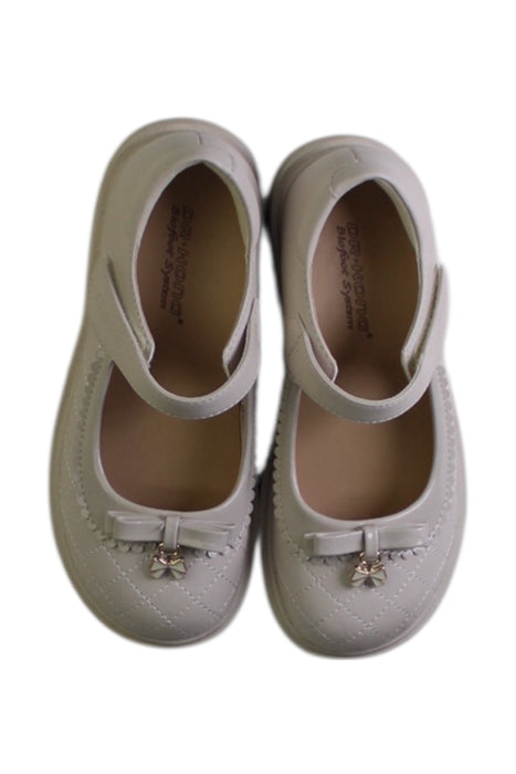 A Ivory Dress Shoes from Dr. Kong in size 6T for girl. (Back View)