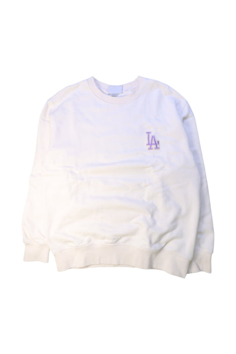 A White Crewneck Sweatshirts from MLB in size 14Y for girl. (Front View)