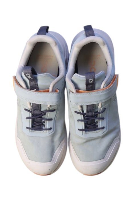 A White Sneakers from On in size 9Y for neutral. (Back View)