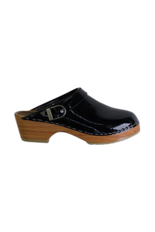 A Black Booties from Hanna Andersson in size 11Y for girl. (Front View)