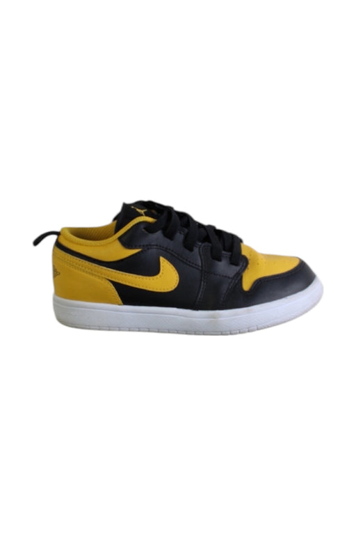 A Black Sneakers from Air Jordan in size 7Y for boy. (Front View)