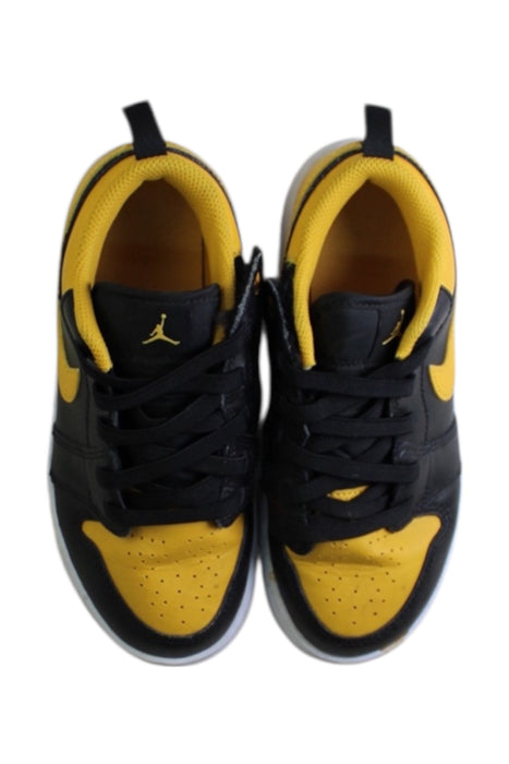 A Black Sneakers from Air Jordan in size 7Y for boy. (Back View)