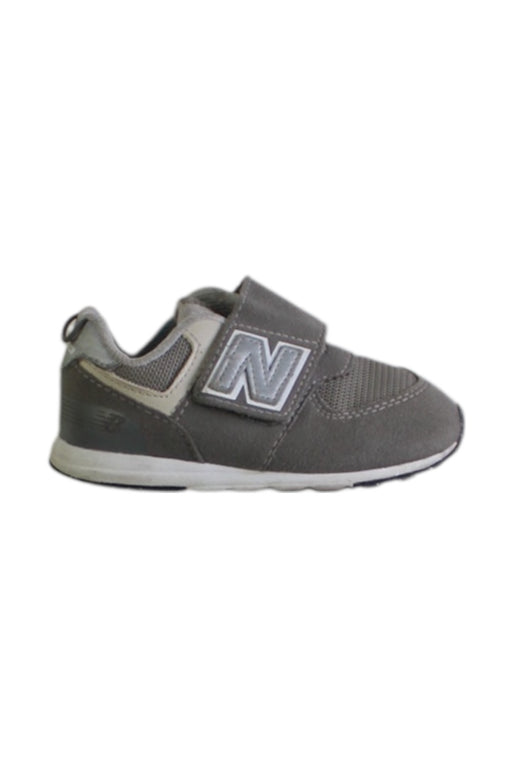 A Grey Sneakers from New Balance in size 18-24M for boy. (Front View)
