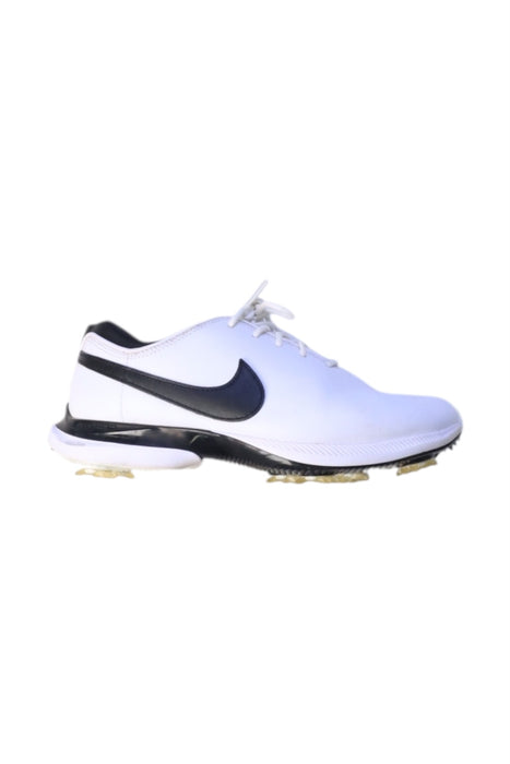 A White Cleats/Soccer Shoes from Nike in size 14Y for boy. (Front View)