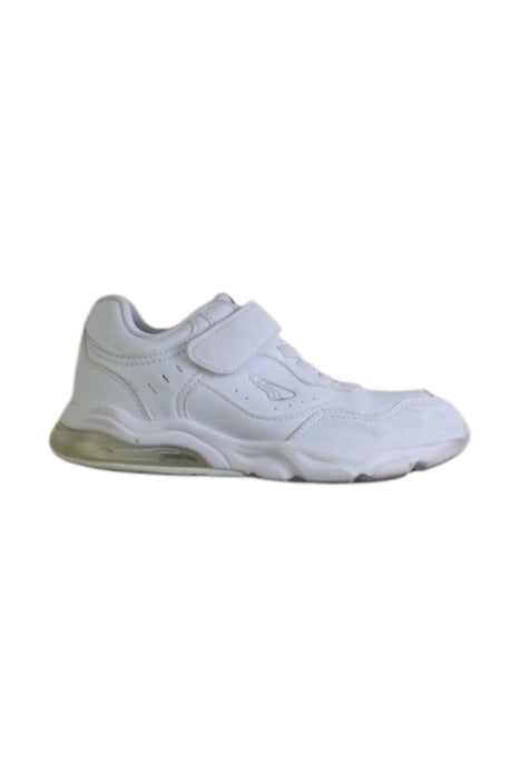 A White Sneakers from Dr. Kong in size 6T for neutral. (Front View)