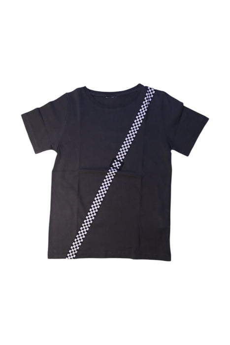 A Black Short Sleeve T Shirts from Yporque in size 8Y for boy. (Front View)