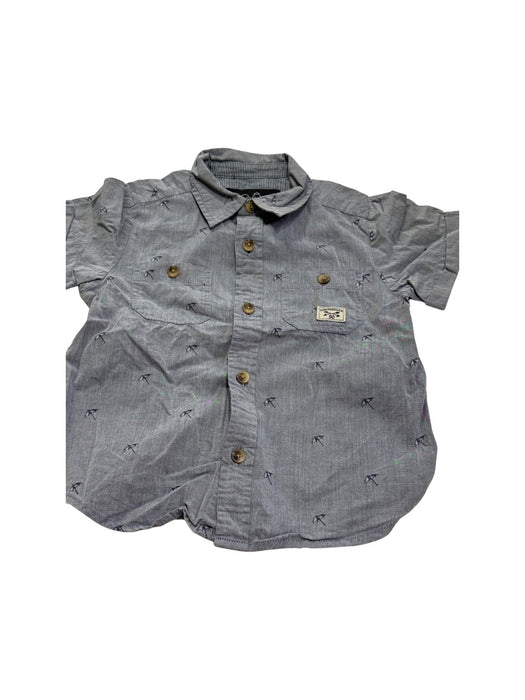 A Grey Short Sleeve Shirts from Chickeeduck in size 2T for boy. (Front View)