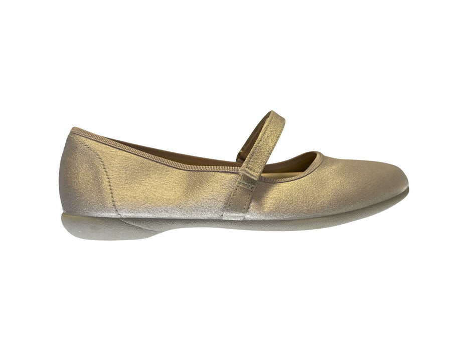 A Silver Flats from Rin in size 7Y for girl. (Front View)
