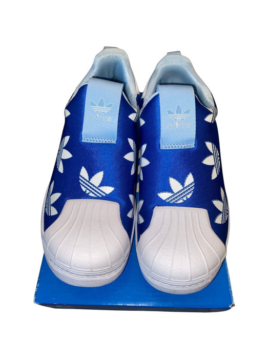A Blue Sneakers from Adidas in size 9Y for neutral. (Front View)