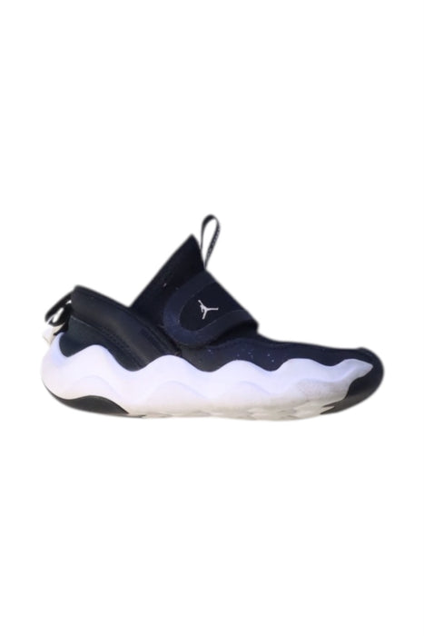 A Navy Sneakers from Air Jordan in size 4T for neutral. (Front View)