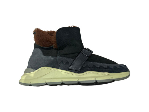 A Brown Winter Boots from PèPè in size 4T for boy. (Front View)